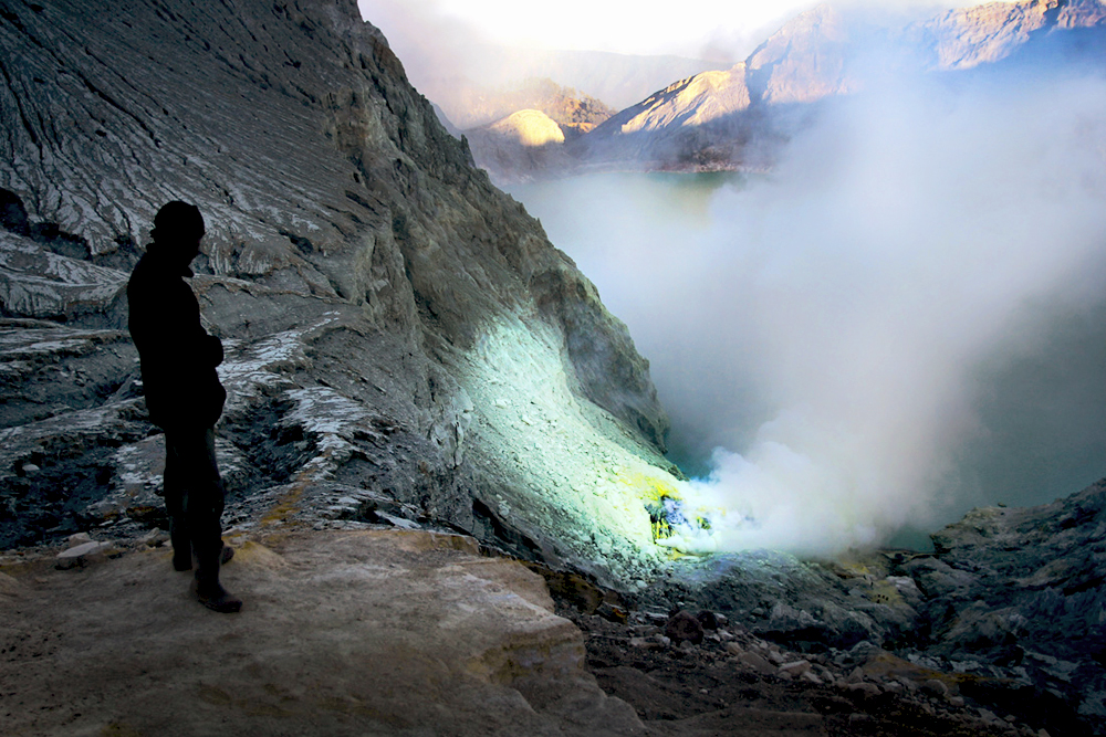 By the 200-meter-deep lake of sulfuric acid, miners hammer out a living in the noxious sulphur fumes which expose them to a high risk of respiratory diseases.