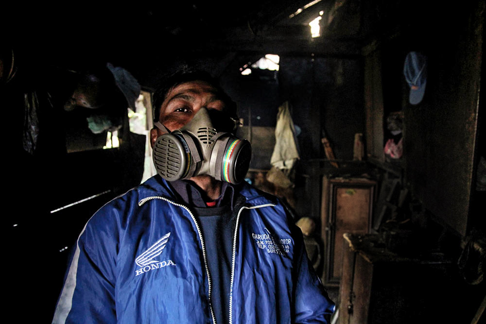 In a house at the camp nearby the Ijen crater. The protection masks are very uncomfortable and therefore seldom worn.